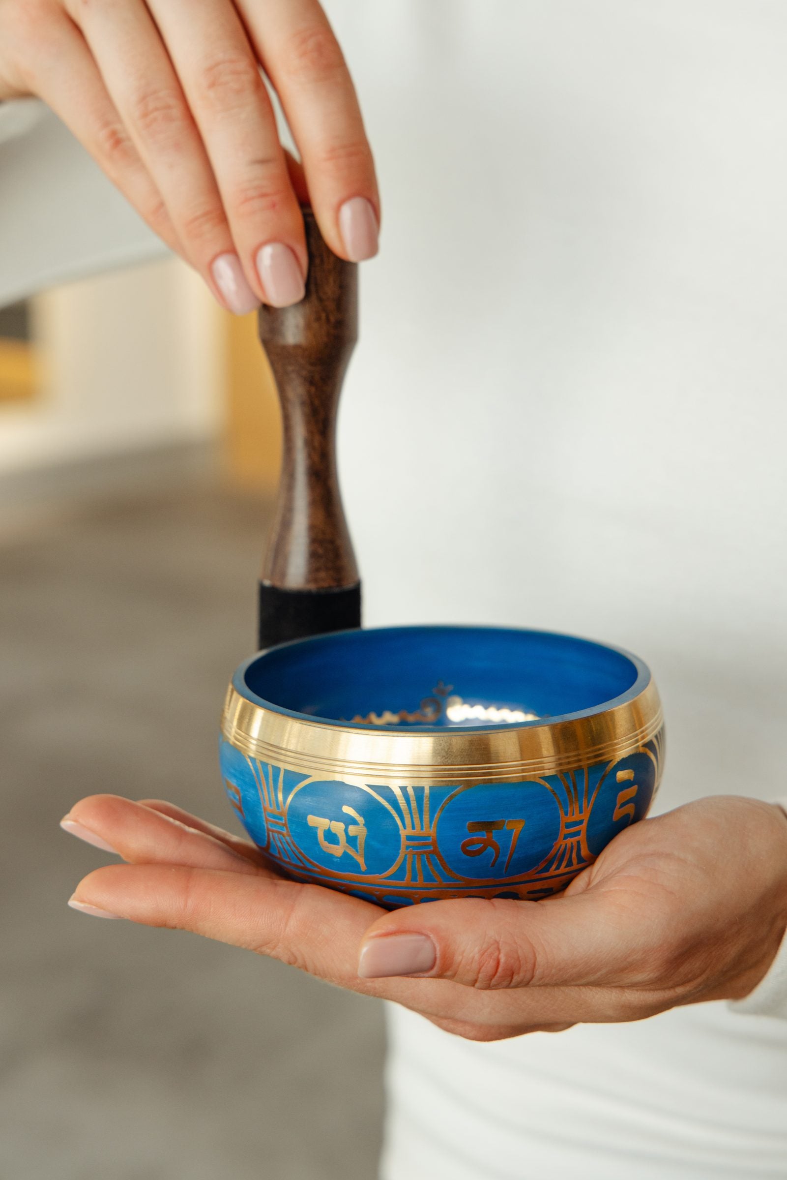 Tranquil Aura singing bowl held in the hand, striker ready